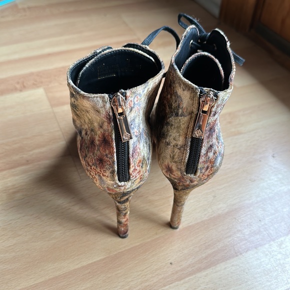 Nanette by Nanette Lepore Halle velour peep toe bootie size 7 - Picture 3 of 6